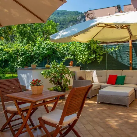 בית הארחה Xenia House 4*